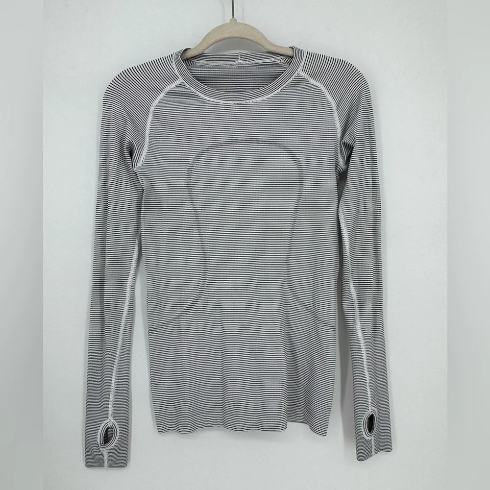 Lululemon White and Black Striped Swiftly Tech size 6